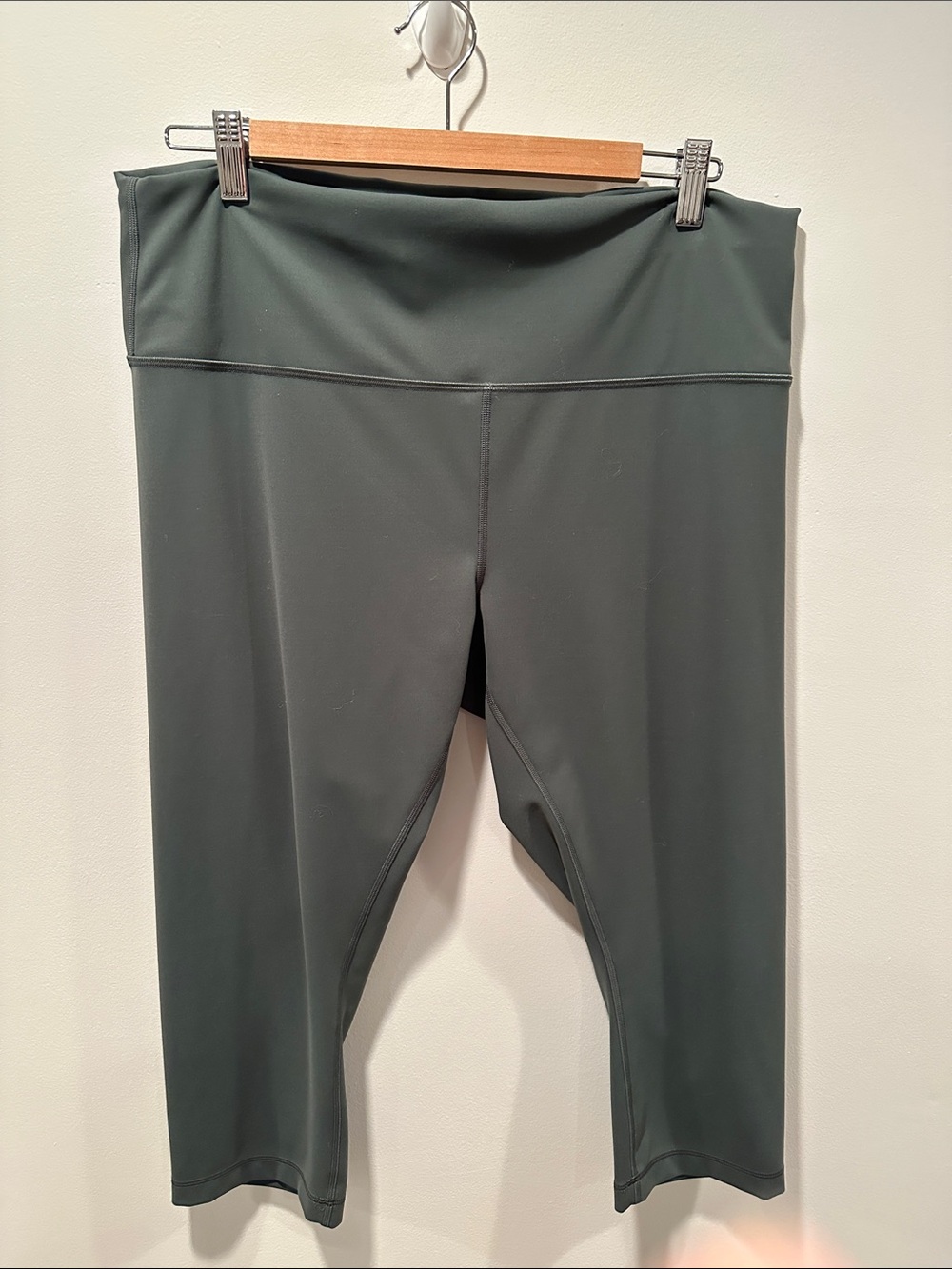 lululemon athletica Wundertrain High Rise crop legging 23”